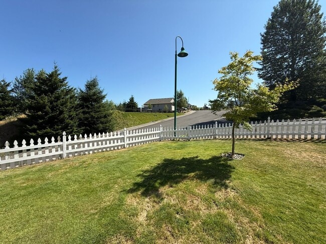 Building Photo - 3 Bedroom House For Rent In Cascade Locks