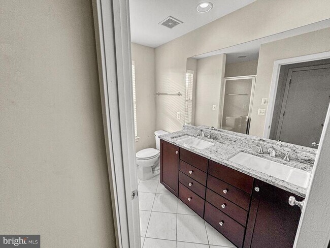 Building Photo - 5610 45th Ave