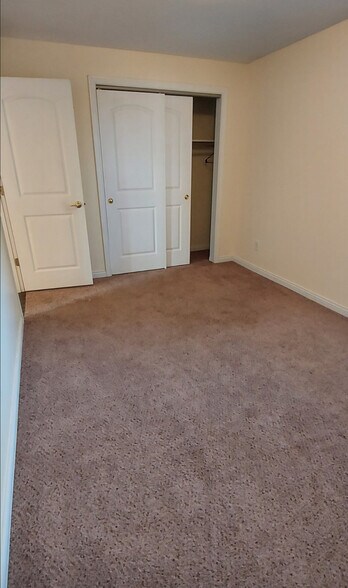 2nd bedroom - 4282 Eclipse Way