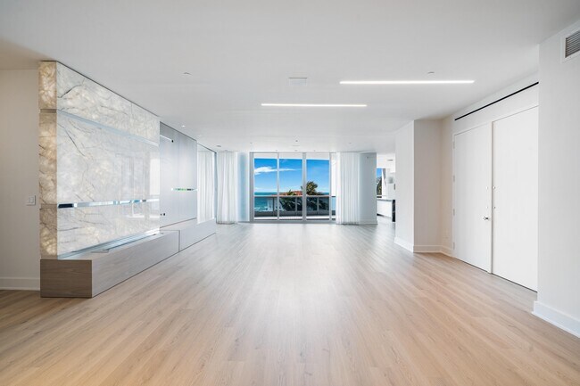 Building Photo - 5959 Collins Ave