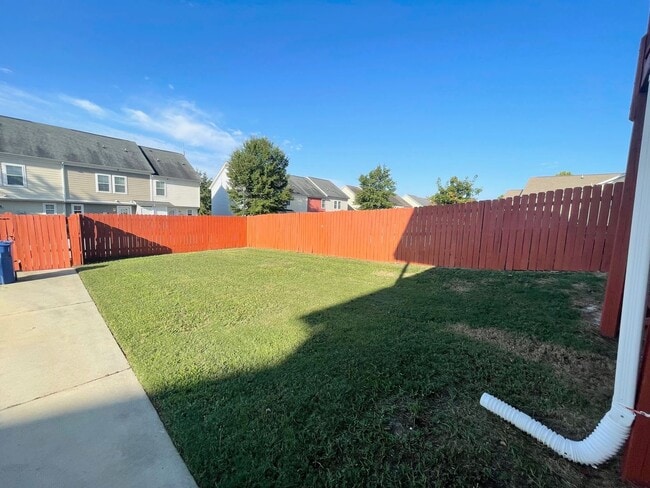 Building Photo - Large Home in Great Location close to USC