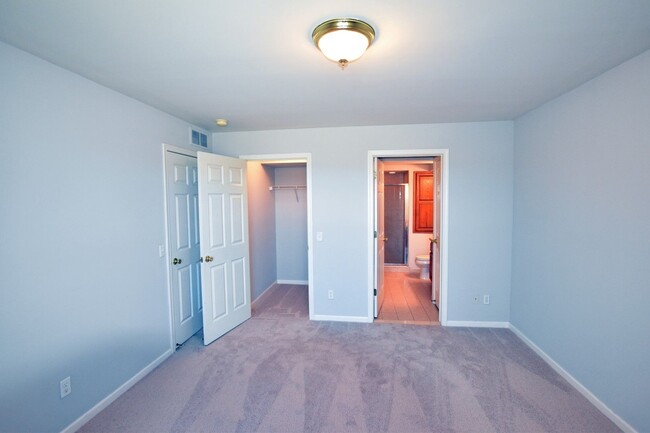 Building Photo - 2-Bedroom, 2-Bath with Att. Garage in Shel...