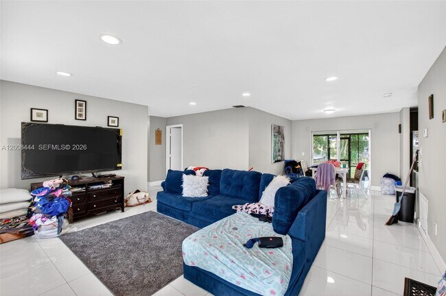 Building Photo - 10850 Eureka St