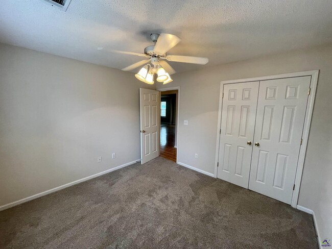 Building Photo - 206 Millstone Way