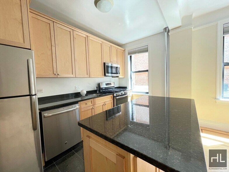 Building Photo - EAST 92 STREET