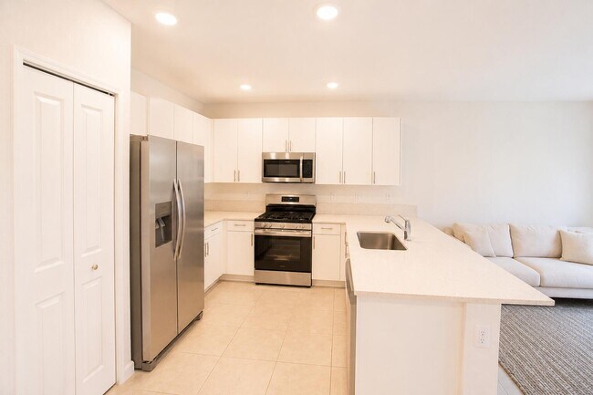 Building Photo - 5085 SW 37th St