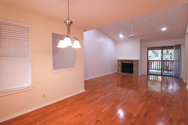 Building Photo - 13018 Heimer Rd