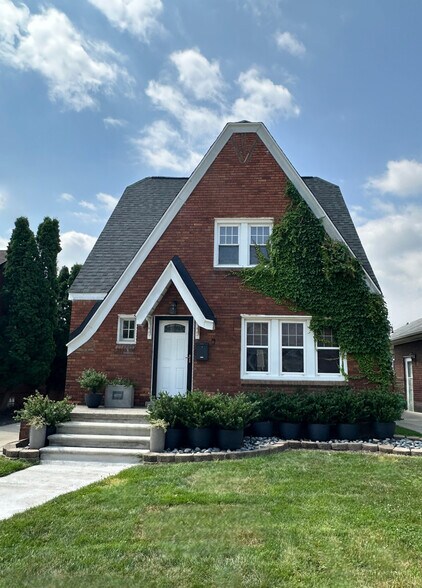 Primary Photo - 15777 McLain Ave