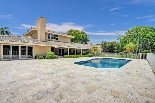 Building Photo - 2527 Lakes Dr