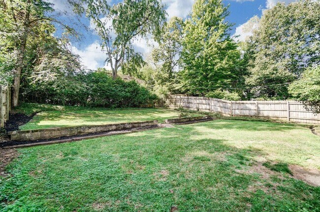 Building Photo - 117 Sharon Springs Dr
