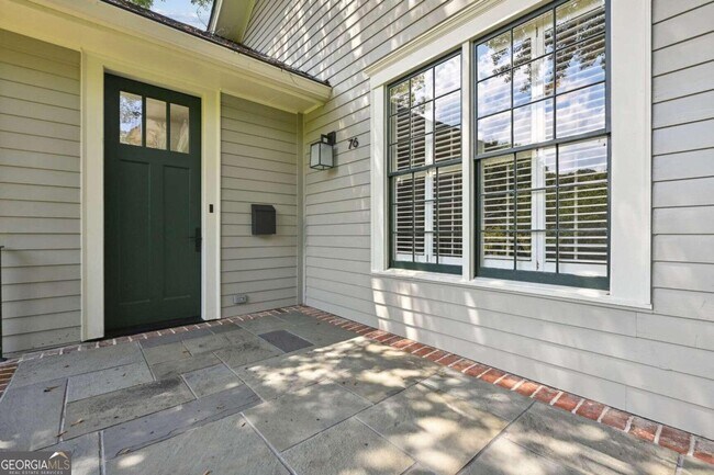 Building Photo - 76 Park Ln NE