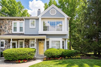 Building Photo - 2 Jodhpur Ct