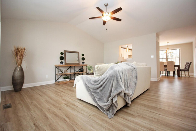Building Photo - 1140 Orchard Dr
