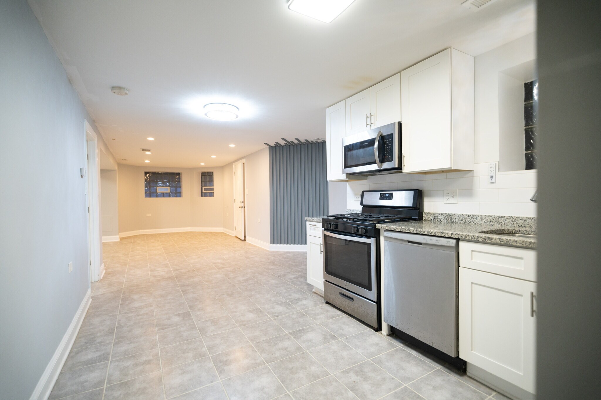 Building Photo - 7522 S Langley Ave