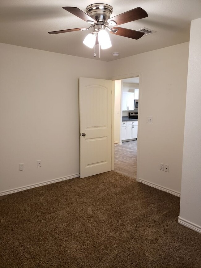 Building Photo - Spacious NISD home