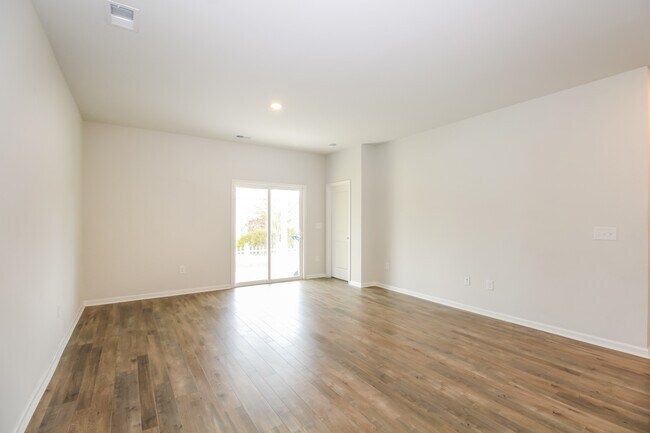 Building Photo - 132 Reindeer Rd S