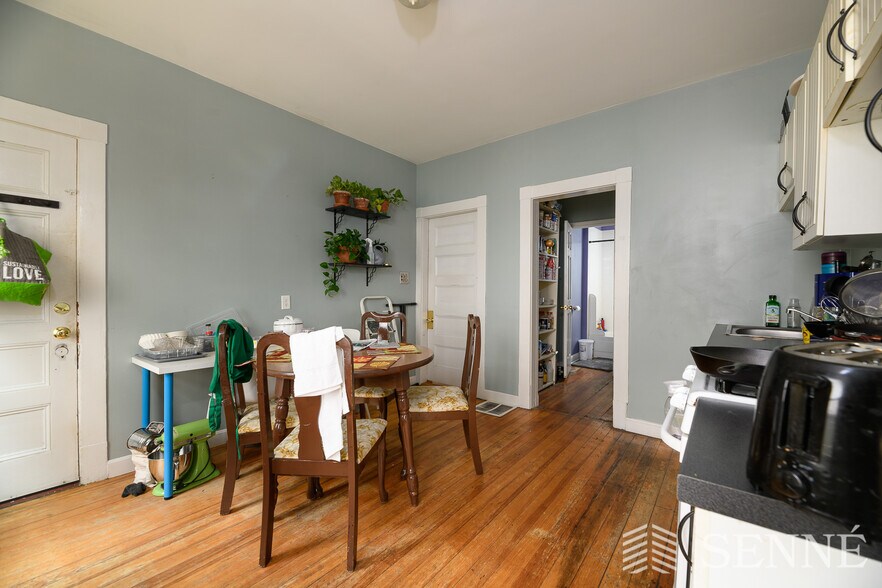 Building Photo - 134 Elm St