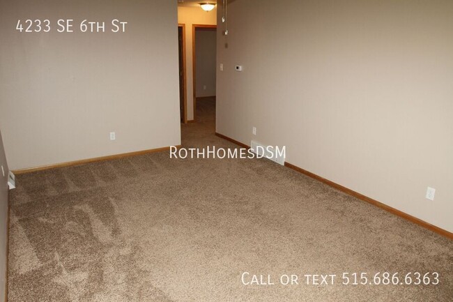 Building Photo - 3 bedroom 2 bath with attached garage Full...