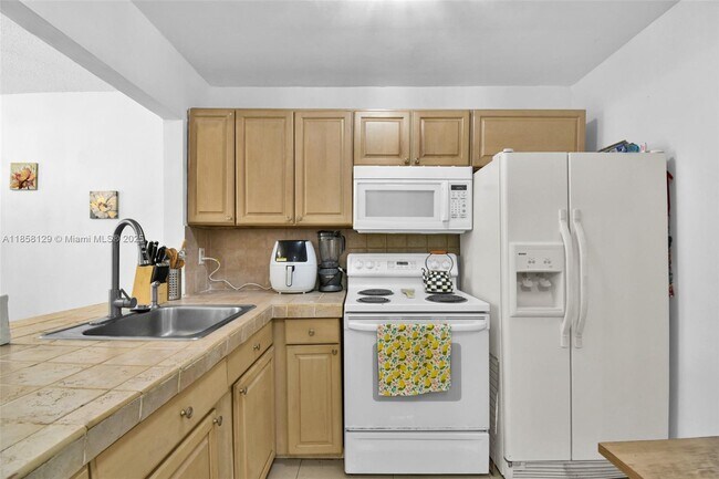 Building Photo - 3527 NE 168th St