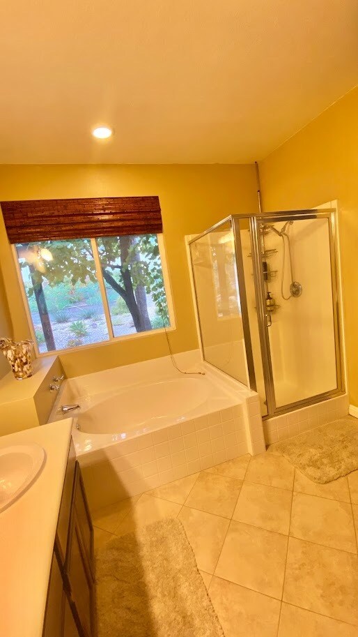 Master Bathroom - 14066 Glendale Ct
