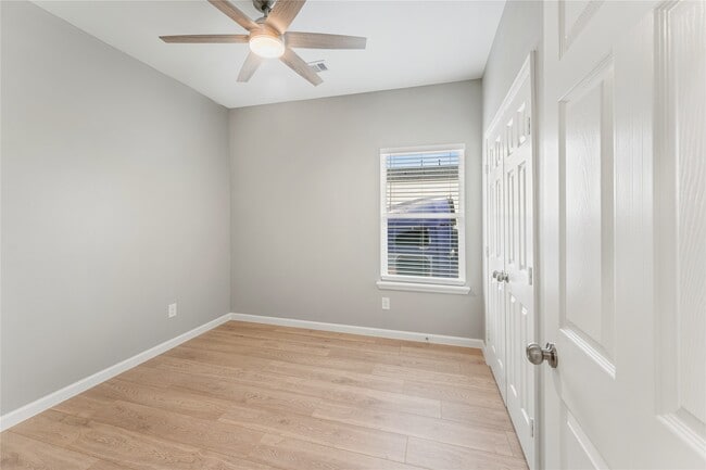 Building Photo - 5125 Jezebel St