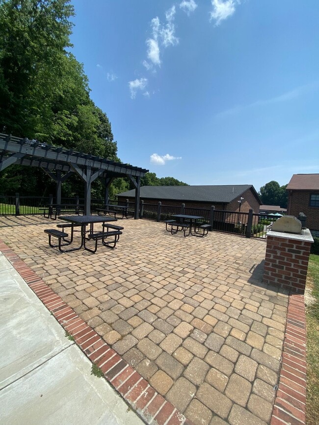 Building Photo - April Savings Are Here! Application Fee WAIVED ALL month!