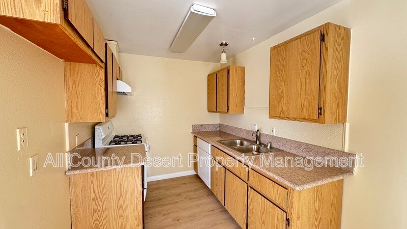 Building Photo - 13079 Eliseo Rd