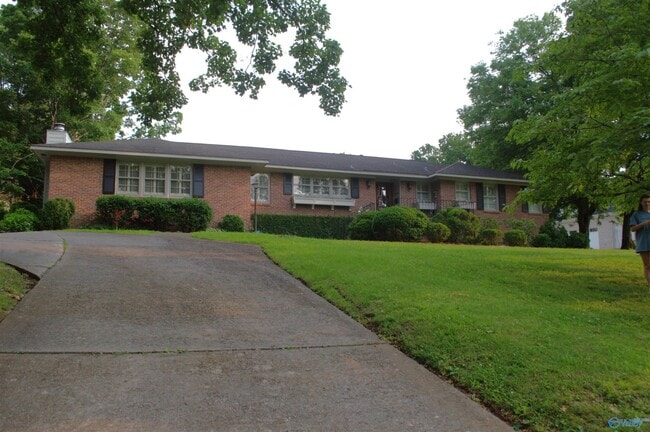 Building Photo - 1406 E Olive Dr SE
