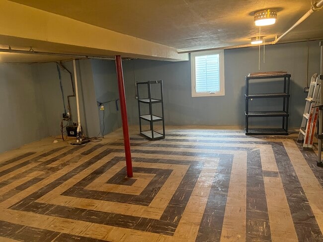 Building Photo - 1600 Lincoln St