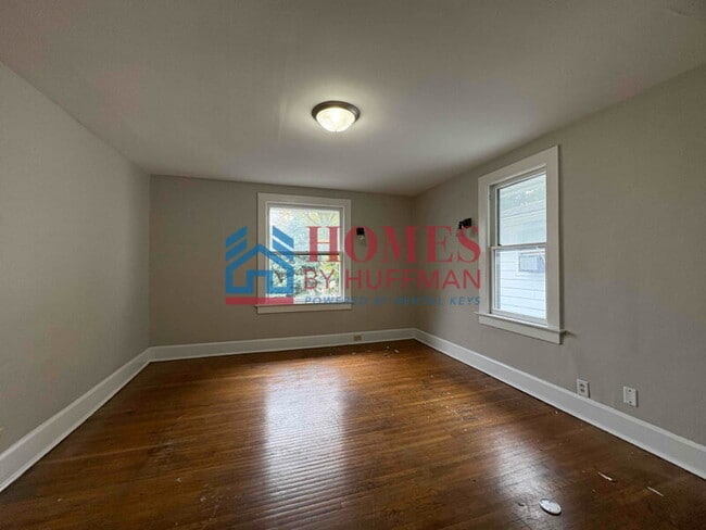 Building Photo - Spacious 3 Bedroom House | Two-Story | Loc...