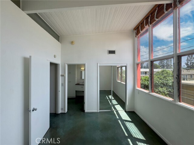 Building Photo - 1400 Hayworth Ave