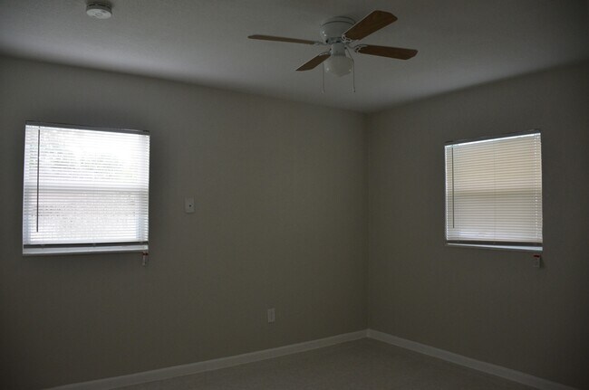Building Photo - 480 Garden Dr S
