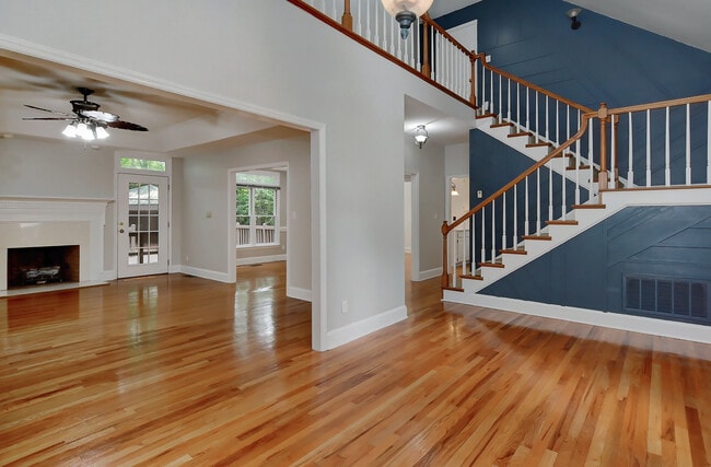 Building Photo - 801 Brightwood Ln