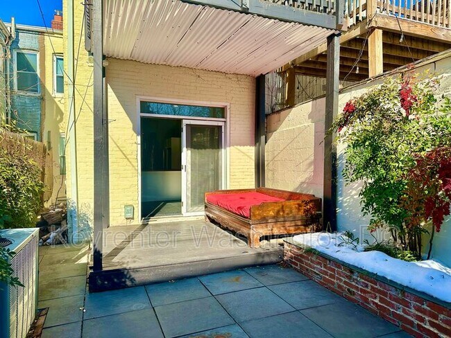 Building Photo - 618 Q St NW