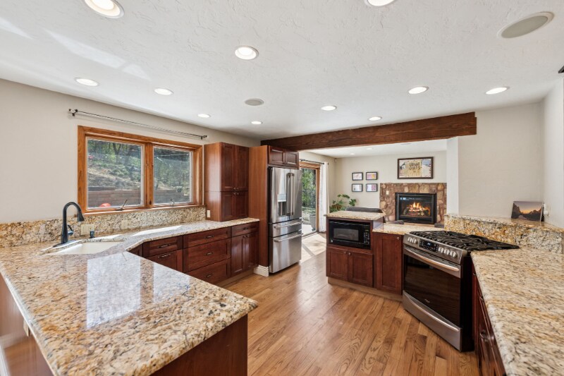 Building Photo - 711 S Bear Paw Ln
