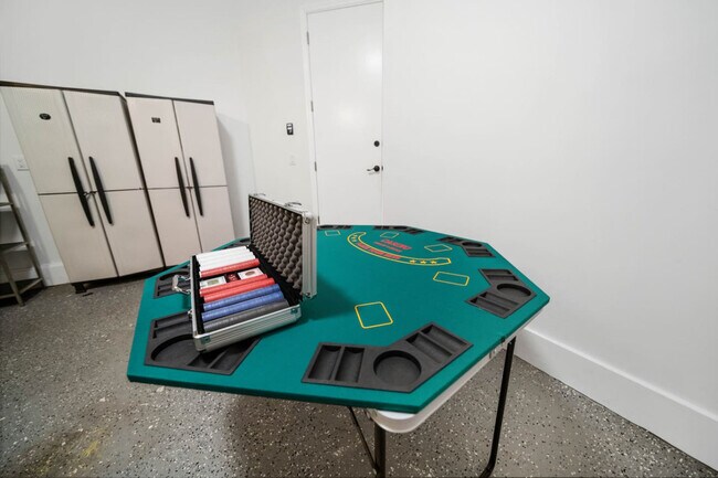 Building Photo - 3246 SW 44th St