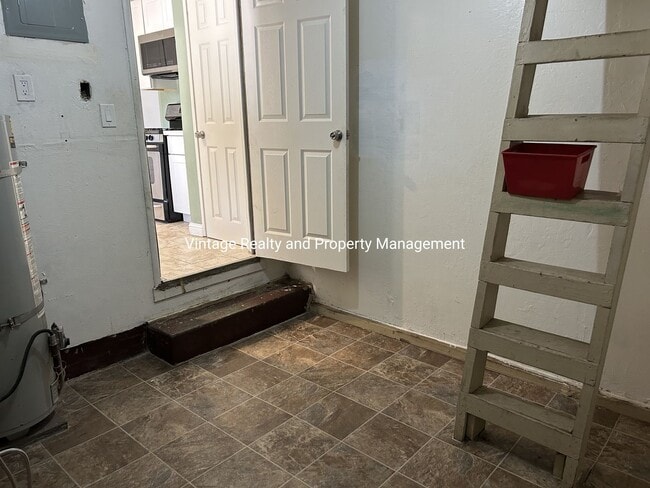 Building Photo - New On The Rental Market This Nice Single Story 3 Bedroom Home!!!