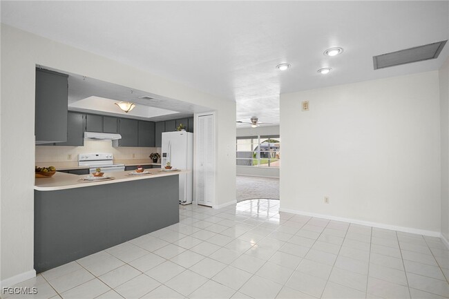 Building Photo - 9721 Deerfoot Dr