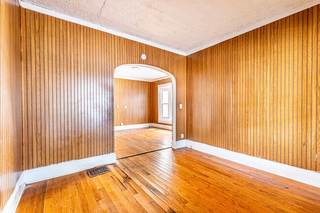 Building Photo - 734 Dewey Ave