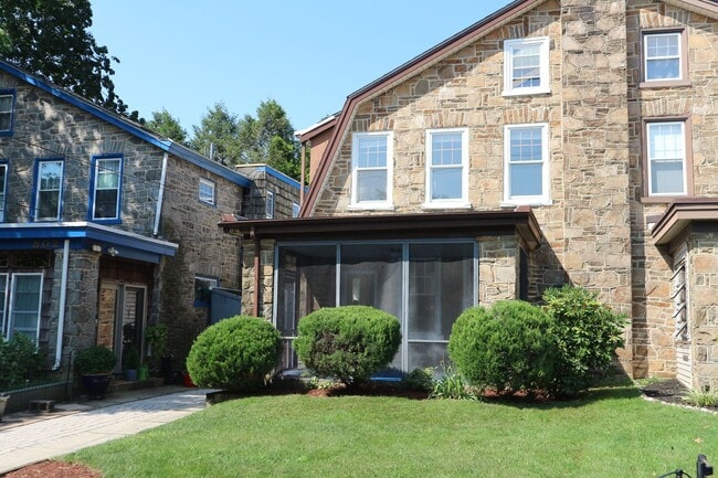Building Photo - Large 3-bedroom house for rent in Wilmingt...