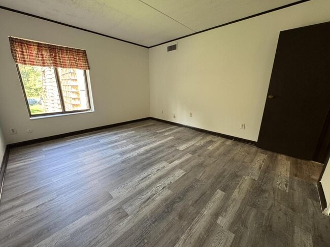Building Photo - 1632 Forest Green Dr