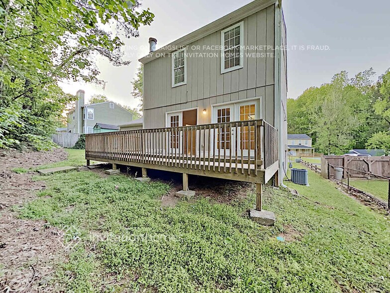 Building Photo - 715 Country Manor Way