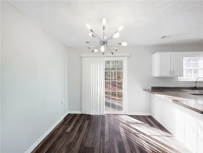 Building Photo - 5539 Pineridge Ct