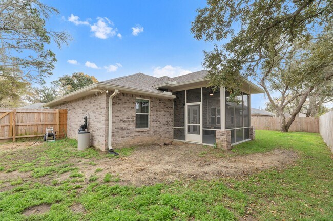 Building Photo - 1201 Forest Heights Rd