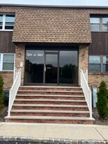 Building Photo - 306 Sharon Garden Ct