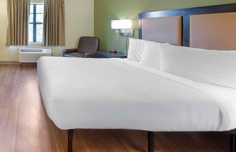 Building Photo - Furnished Studio-Chesapeake - Greenbrier Circle