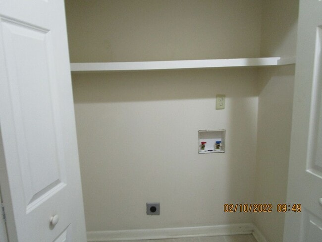 Building Photo - Upstairs Unit at Willow Run