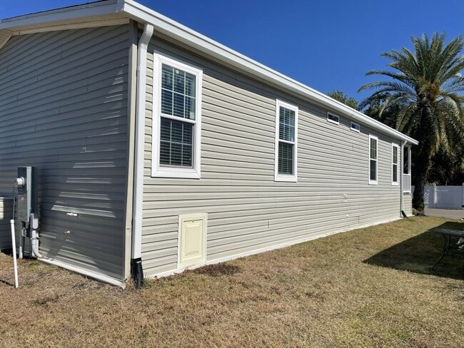 Building Photo - 5631 Pinecrest Dr