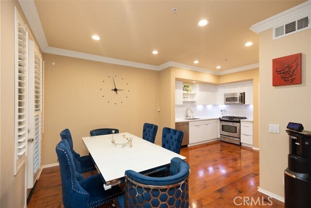 Building Photo - 47 Stepping Stone