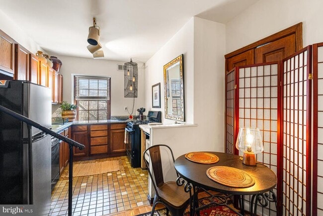 Building Photo - 516 S 3rd St